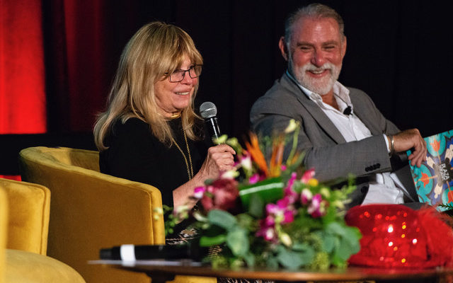Full House Welcomes Nancy Sinatra To Plaza Theater